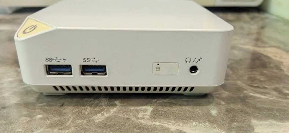 Комп'ютер MSI Cubi-060BEU-B7550UXX