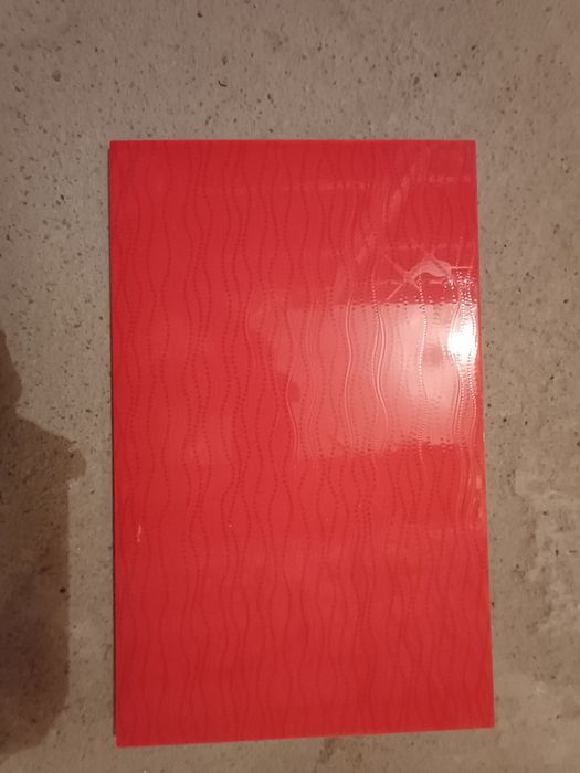 Piękne czerwone kafelki 40 x25 cm