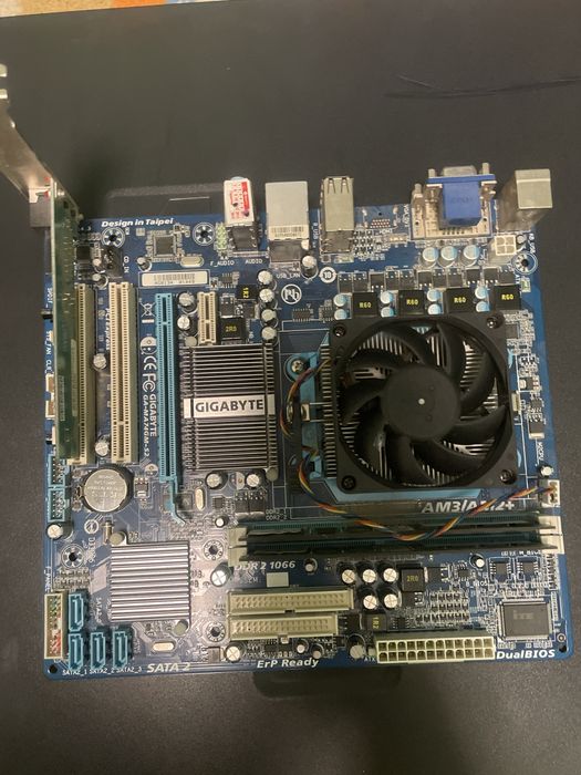 Продам материньську плату GIGABYTE з процесором та оперативкою