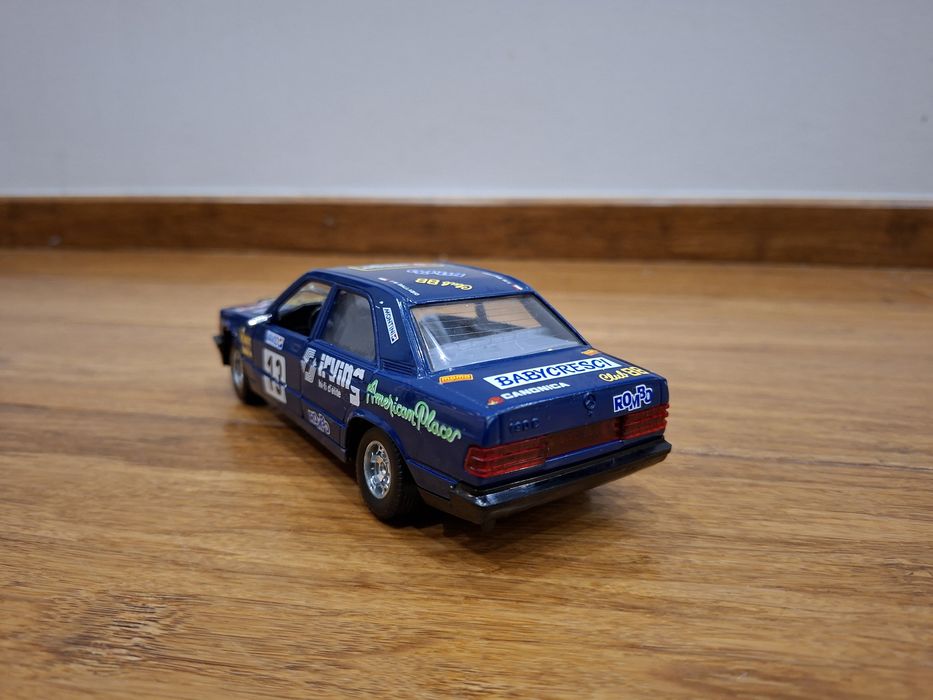 Klasyk Mercedes 190E Bburago 1:25 Vintage Włochy Kolekcjonerski