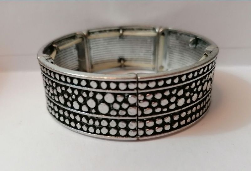 Pulseiras diversas em bom estado