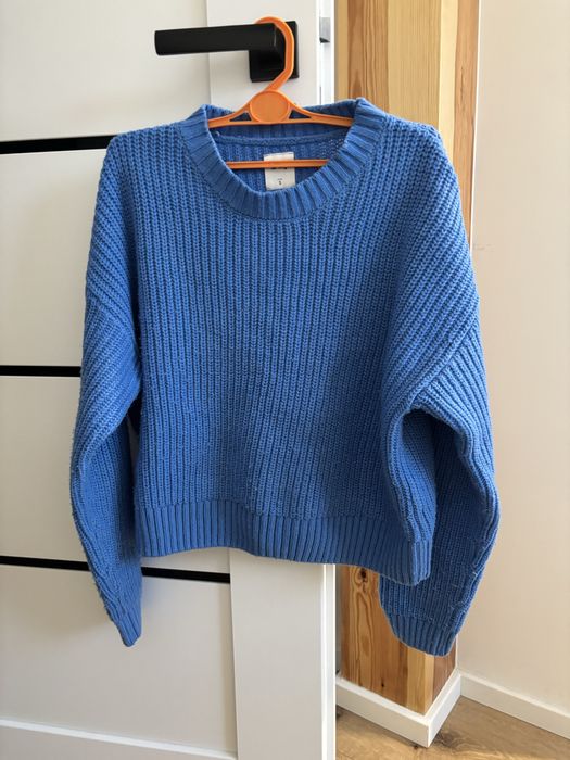 Niebieski sweterek