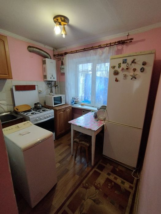 Здам 3 кімнатну квартиру поруч клініка Казявкіна.Моюна на довгий термі