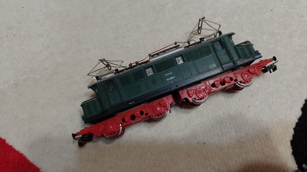 Lokomotywa Br244 skala H0 1:87
