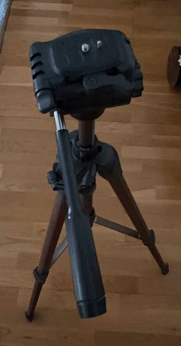 Tripé para câmara da marca Hama (saco + caixa)