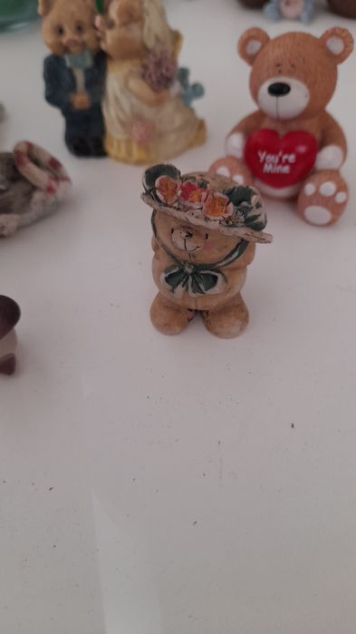 Peças de cerâmica pequenas.