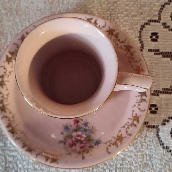 Różowa porcelana - filiżanka do czekolady Chodow