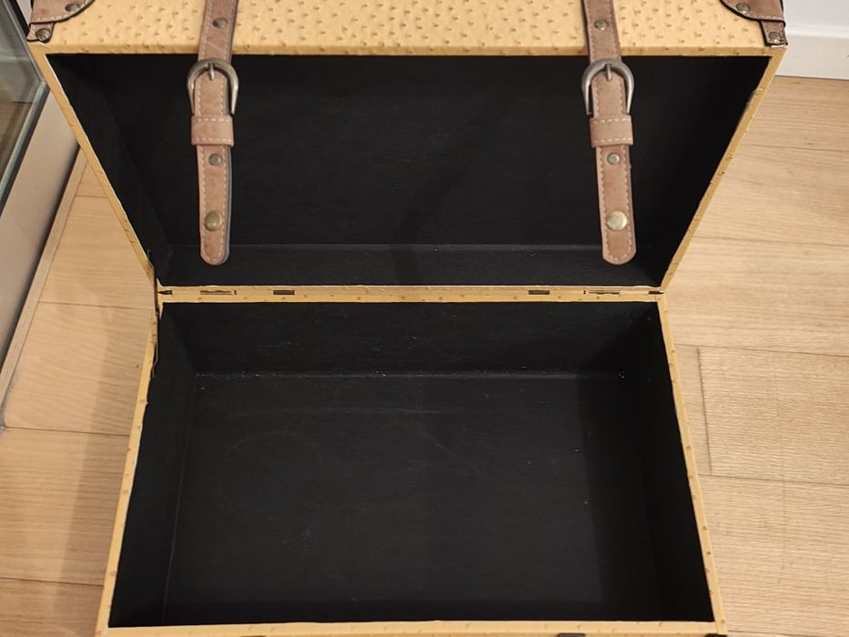 Baú castanho estilo mala vintage