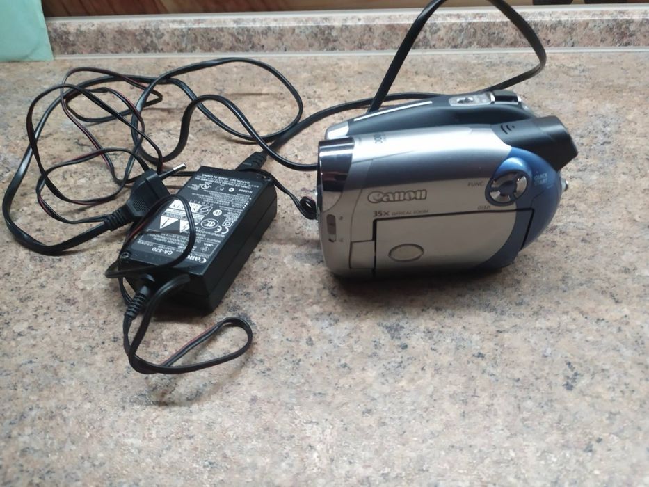 Продам відеокамеру Canon DVD Concorde DC201