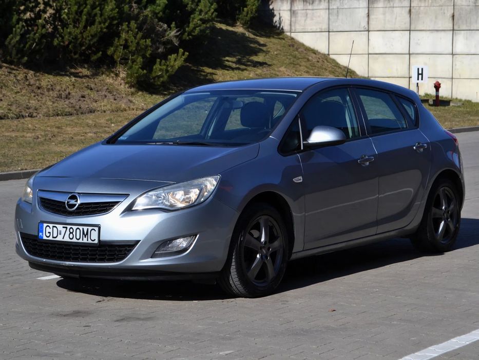 Opel Astra 1,4 Benzyna 100KM 2010r Polski Salon Bezwypadkowy Serwis ASO Zadbany