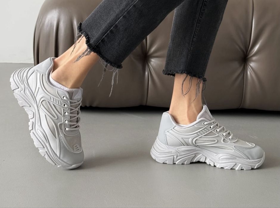 Кросівки сірі нові