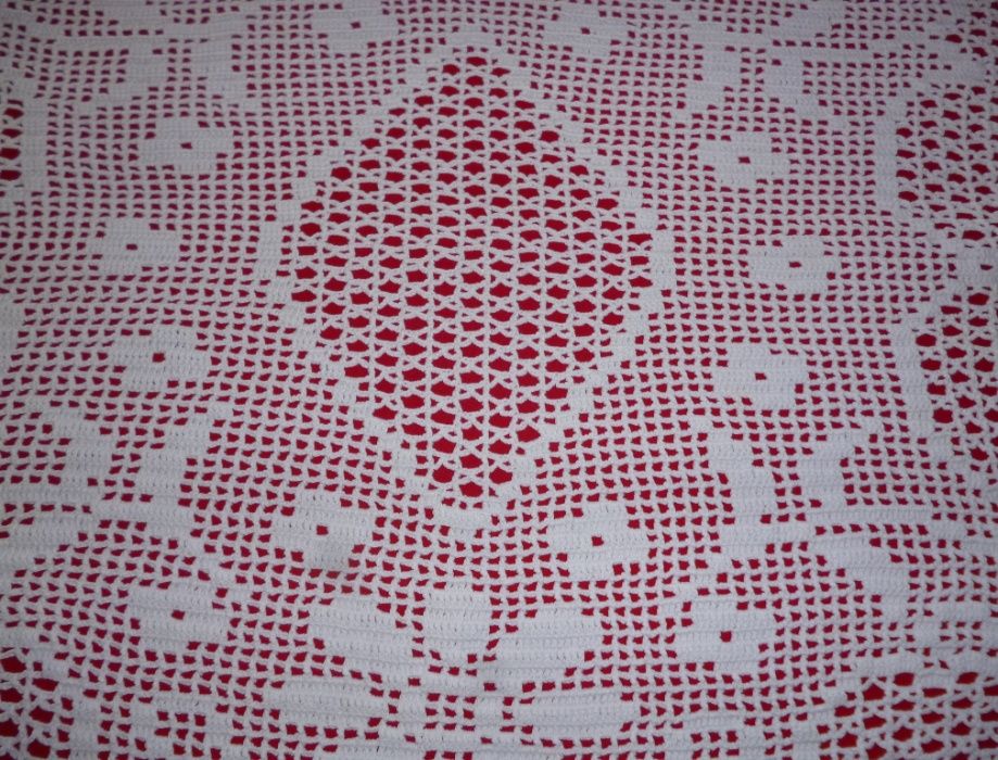 1 Naperon forma estrela + 1 naperon ovalizado em croché