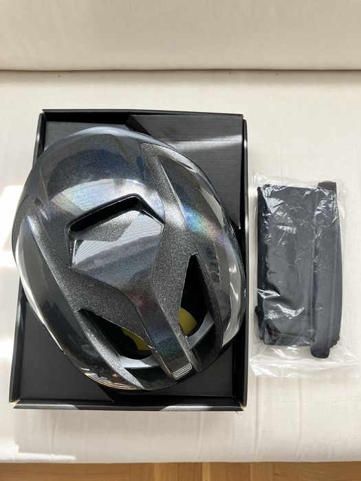 Kask rowerowy Oakley Aro 5