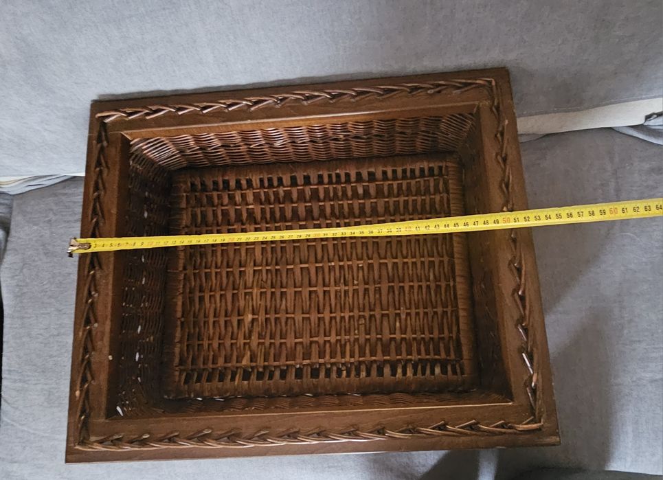 Cesto em madeira e verga