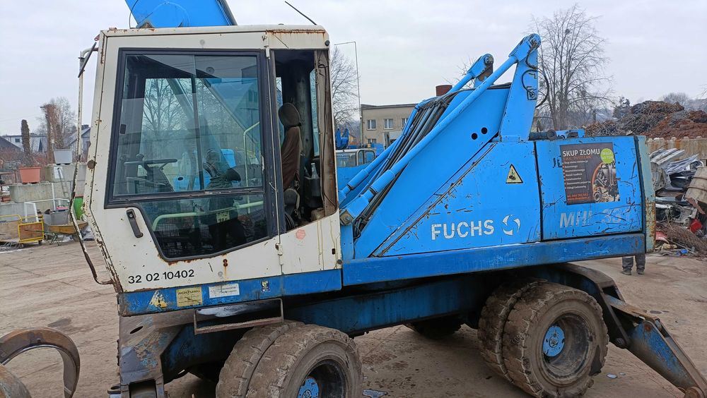 Fuchs MHL 331 Ładowarka