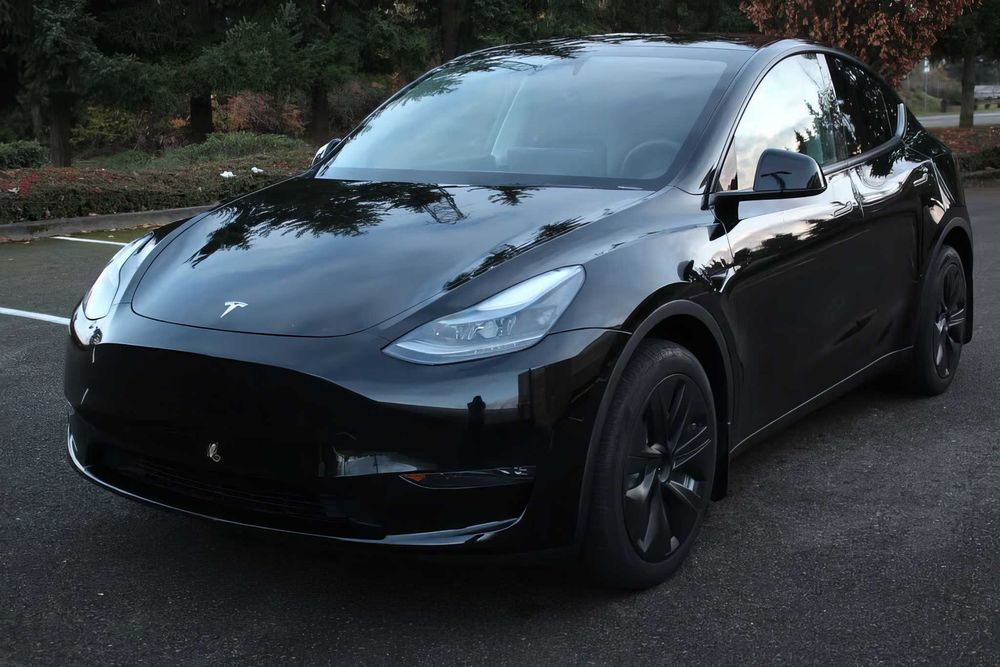 Tesla Model Y Long Range      2023