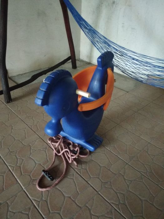 Продам    качелю