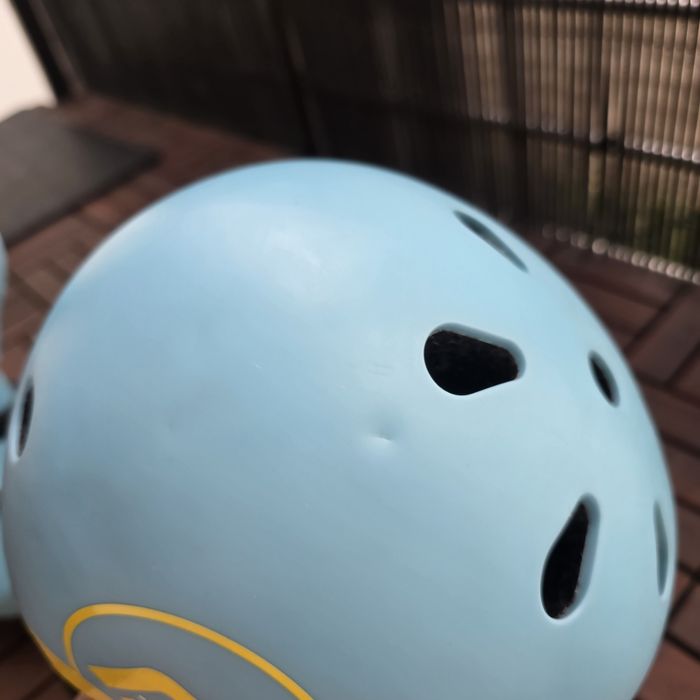 Hujalnoga jeździk scoot and ride kask
