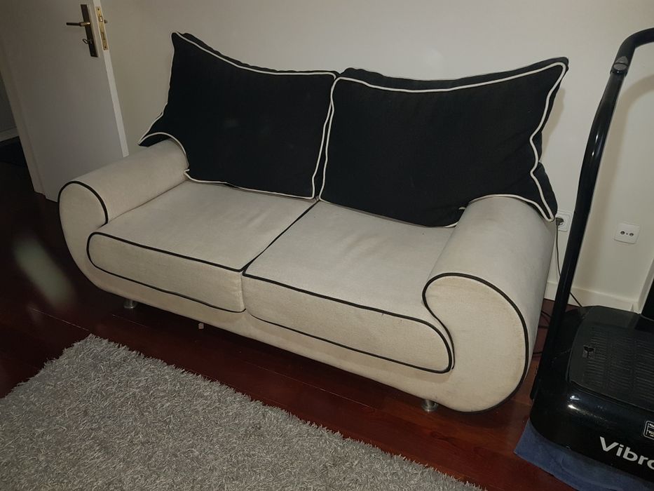 Sofá - dois lugares