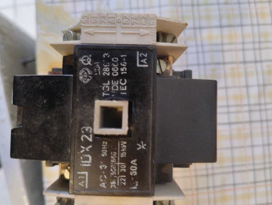 stycznik elektryczny