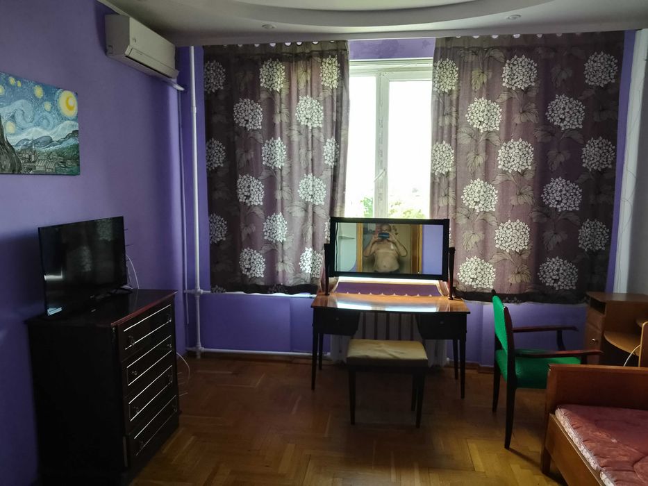 Сдам комнату в 3х к кв. в центре