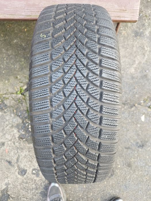 1szt Bridgestone Blizzak LM005 215/60/16 99H 8mm 2024rok