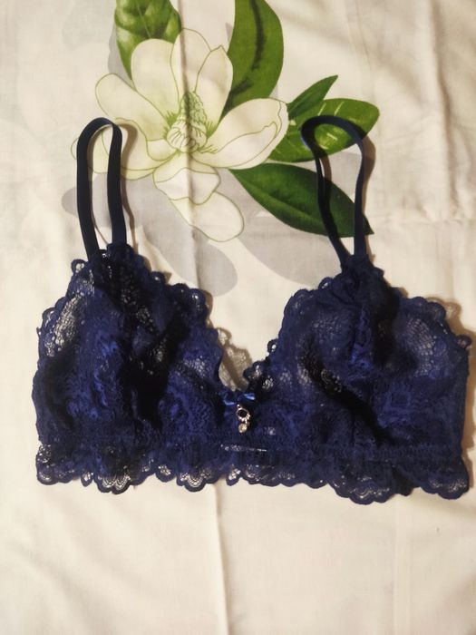 Бюстгальтер без чашки