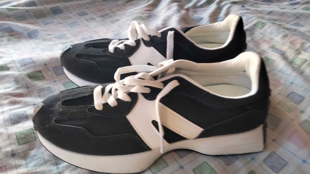 2 pares de sapatos número 43/44 novos