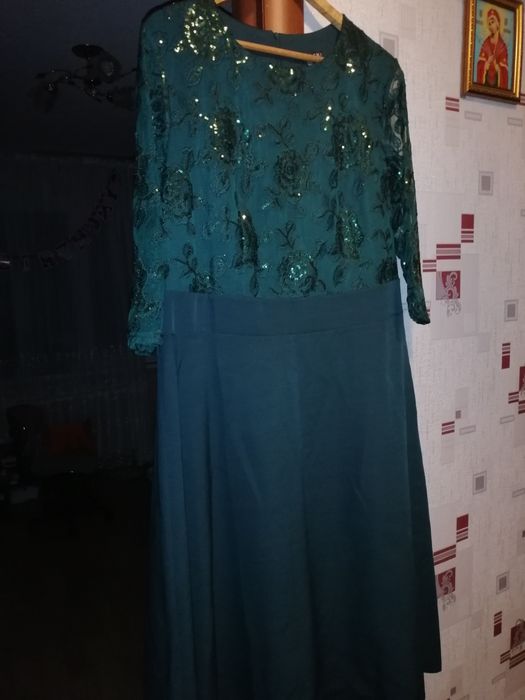 Новое нарядное платье