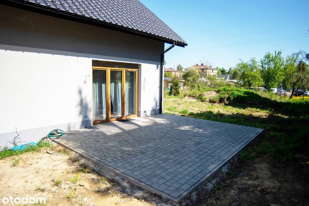 Dom wolnostojący z garażem i strychem