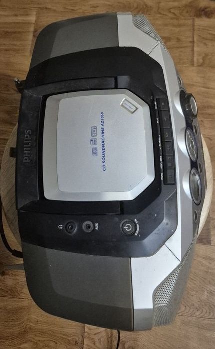 Магнитофон Philips з радіо