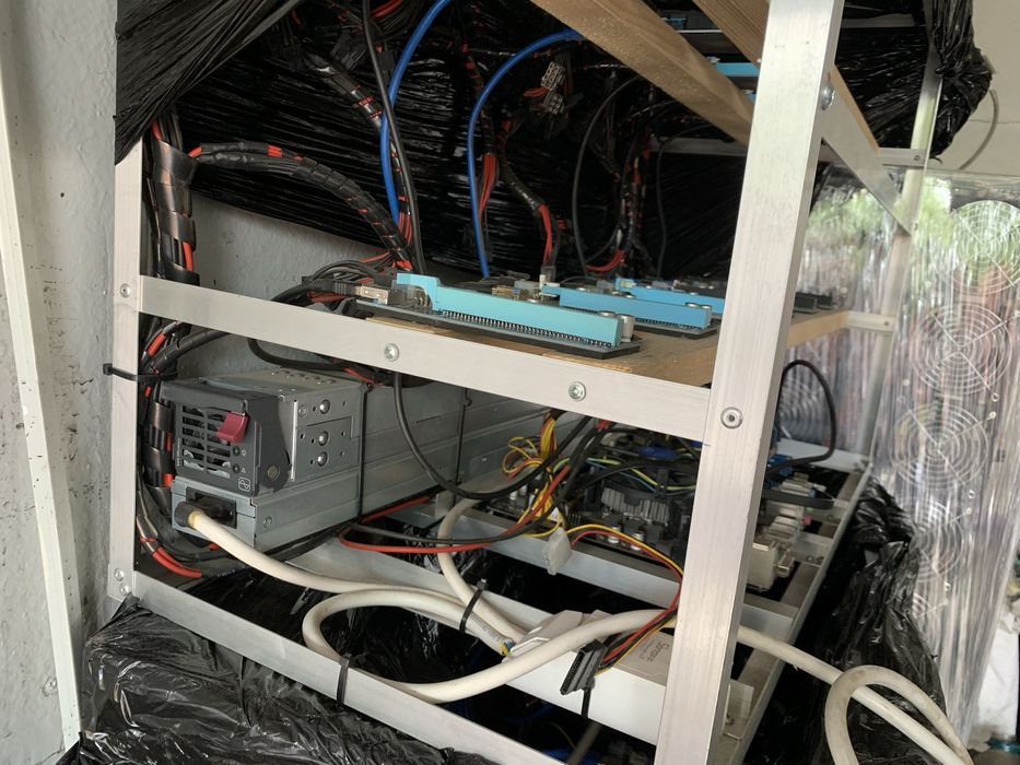 Майнінг ферма на 12 відеокарт по собівартості