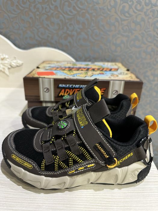 Кросівки демісезонні р 30-35 Skechers water repellent