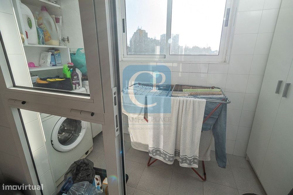 Apartamento T2 para arrendar em Lordelo do Ouro, Porto