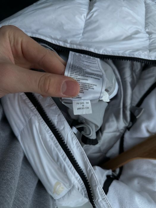 Оригінал! Nike вінтажний пуховик білий M ідеал Натуральне перо, весна