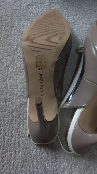 Sapatos bege Cafè Noir