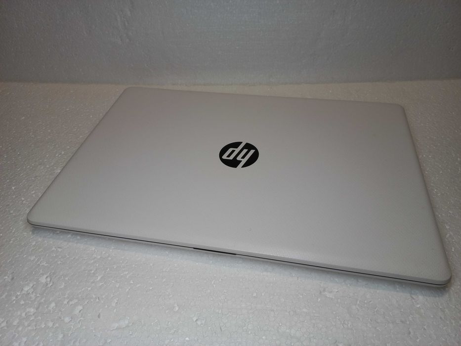 17.3" Экран!! БОЛЬШОЙ СВЕЖАК!!  HP Laptop 17  / Мощный проц 9" го покол/ Всего 1" год!!