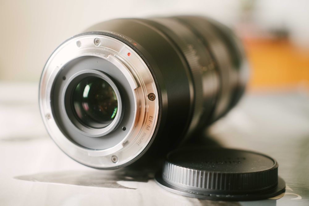 Lente Sirui Anamorphic 75mm f/1.8 1.33x - Canon EF-M