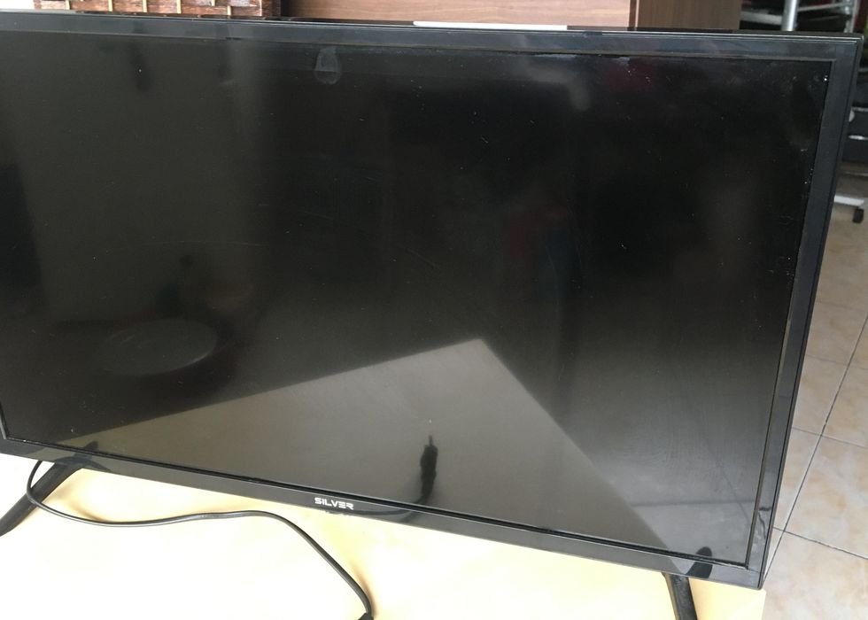Vendo televisão silver 32"