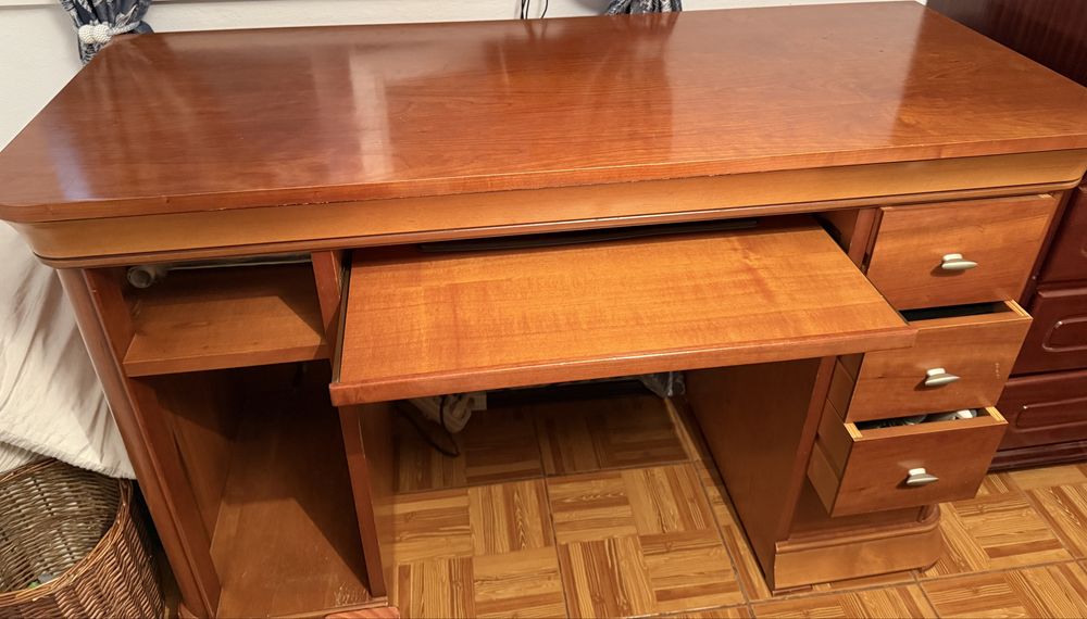 Secretaria em cerejeira