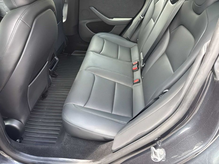Tesla Model 3 Long Range      2025