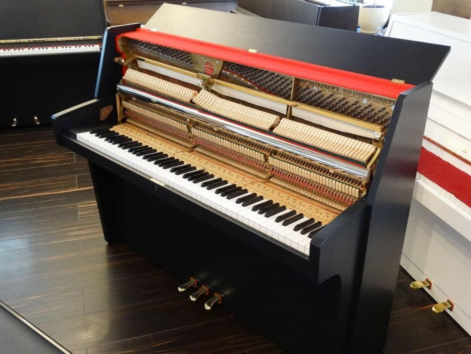 Pianino schimmel czarne od PianoDesign