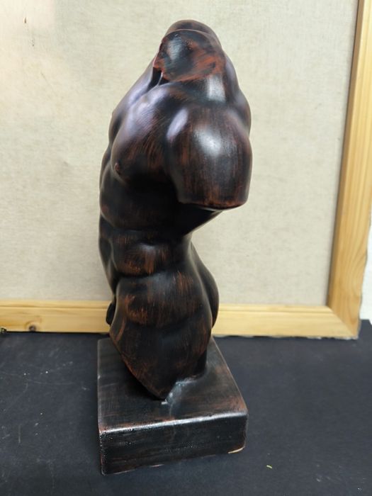 Tronco de homem em cerâmica