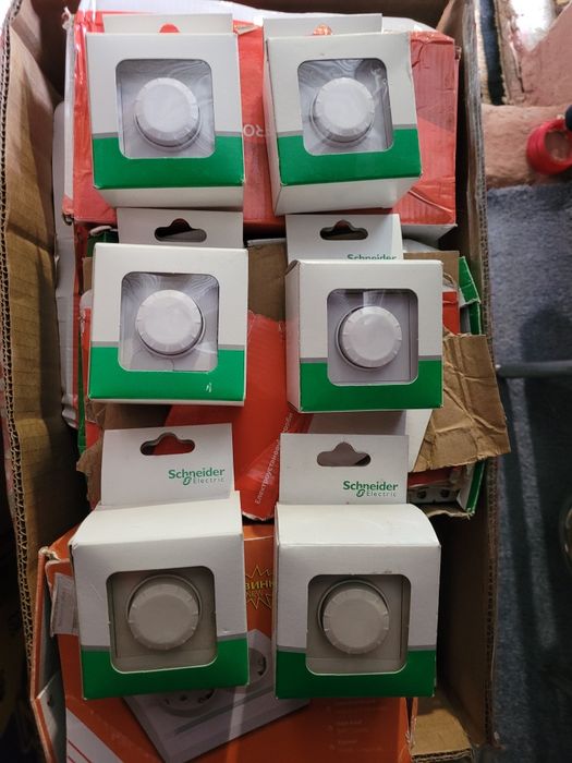 Продам світлорегулятор шнайдер