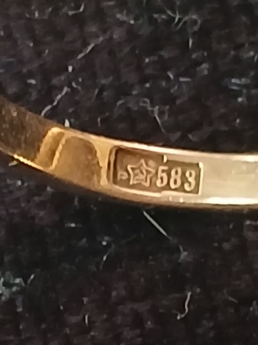 Кольцо с янтарем, Кільце з бурштином  золото 583 пр.