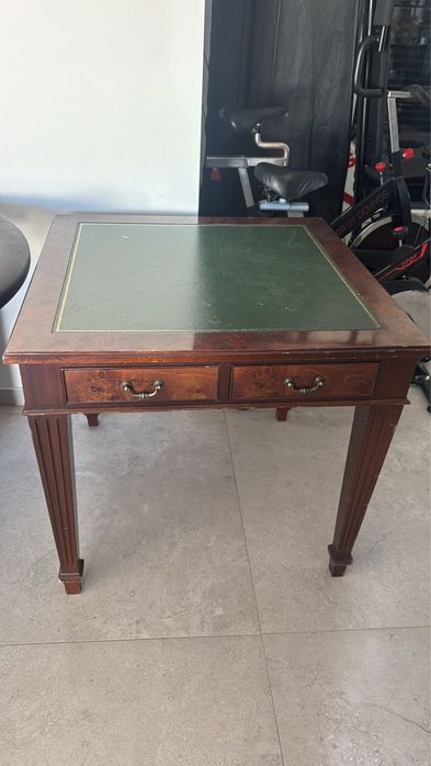 Mesa de poker e mesa de baralho