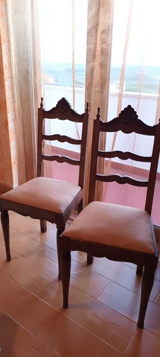 2 cadeiras com almofada bege/creme