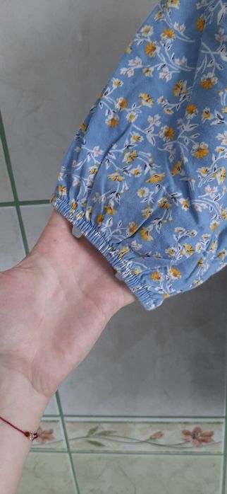 Niebieska bluzeczka w żółte kwiatuszki