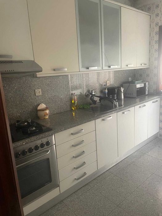 Quarto com Casa de Banho Privada e Despesas Incluídas – Autocarro Direto para o Polo da Asprela