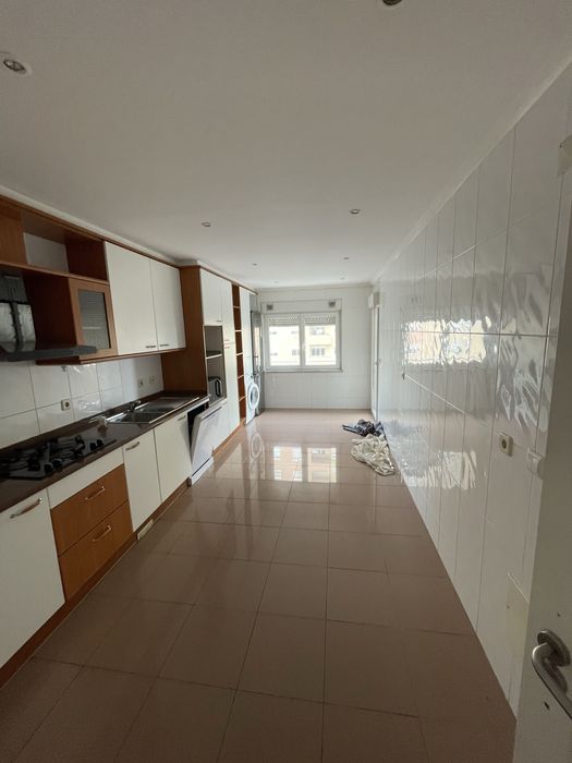 Cozinha completa bem estimada